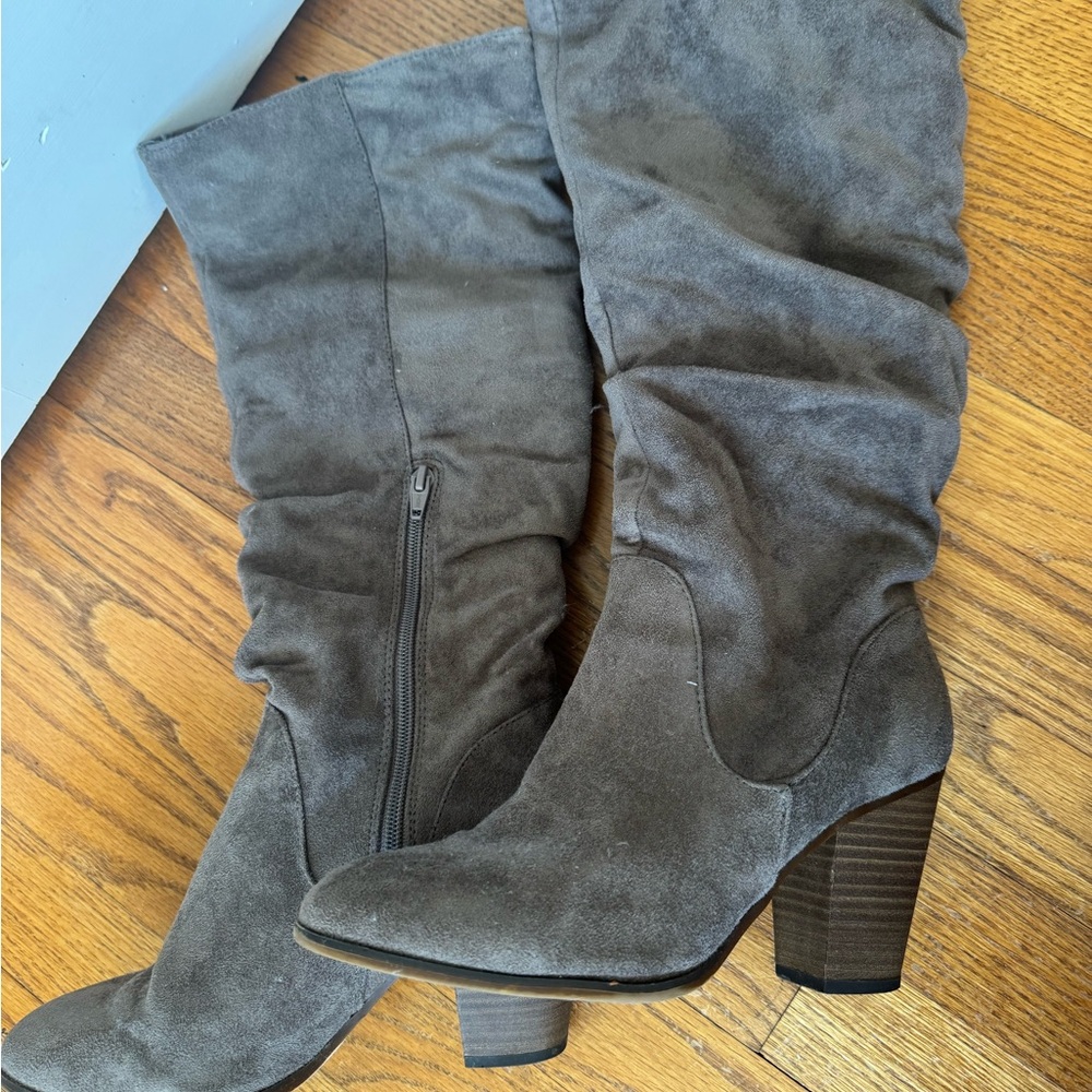 Elegant Taupe Suede Heeled Boots - Picture 4 of 5